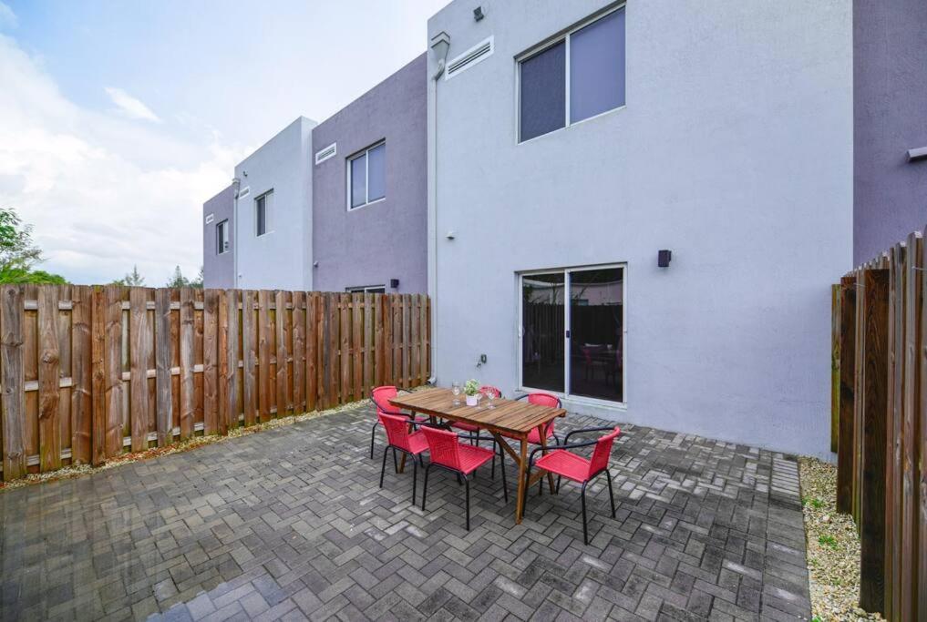 Amazing Townhouse 15 Minutes From The Holiday home *